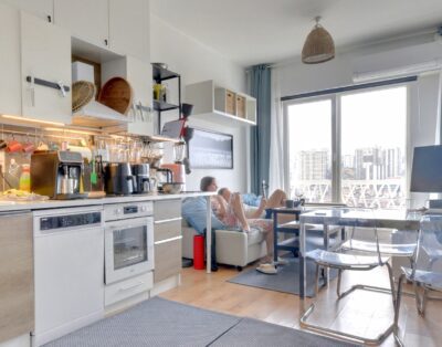 Istanbul Smart Alexa Apartments, city skyline, gym & swim.
