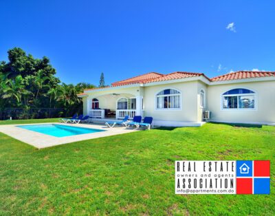 Comfy Villa. Ocean front gated community.